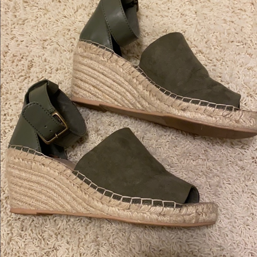 GAP sandals worn once